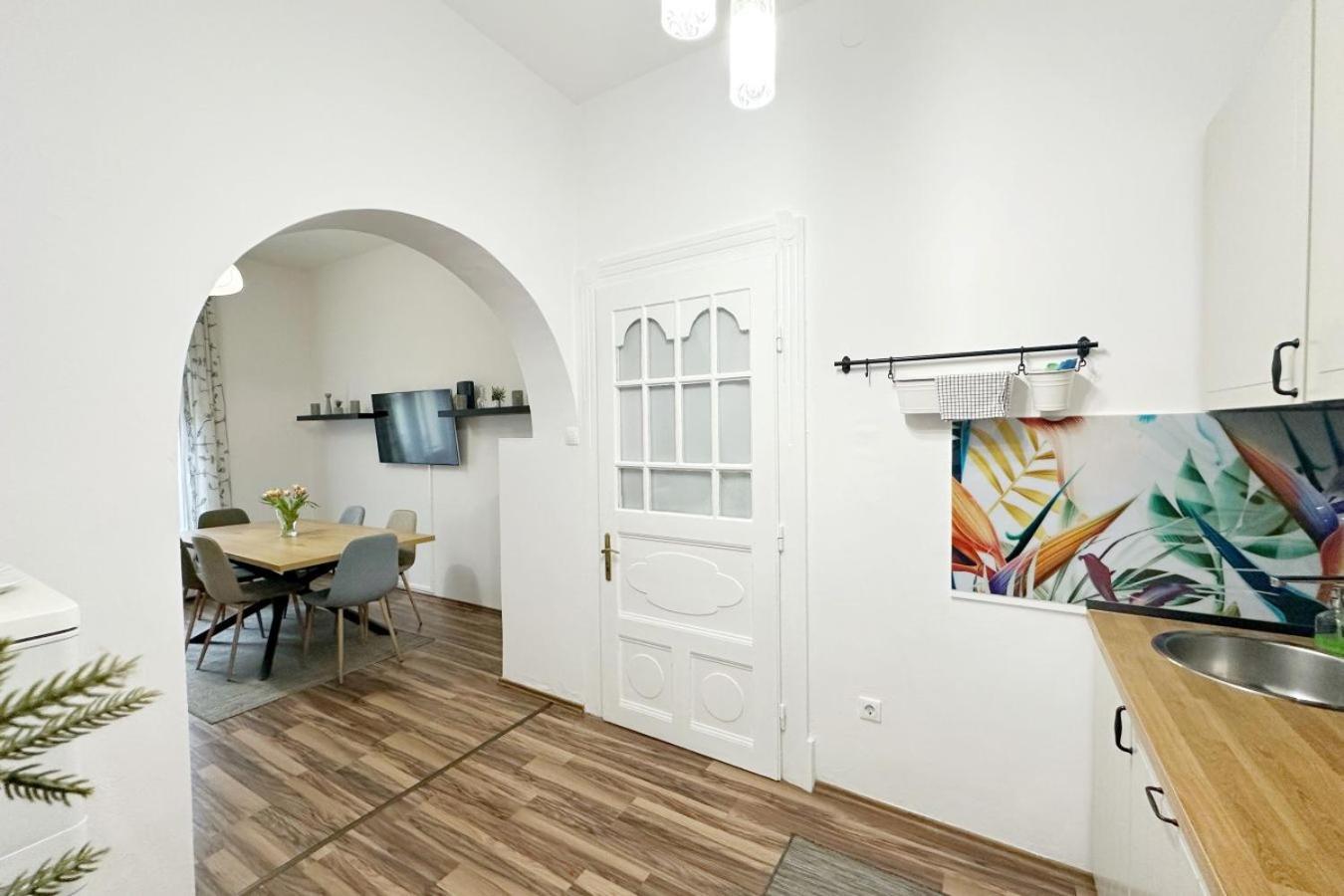 Dora Holiday House & Apartments Keszthely Bagian luar foto